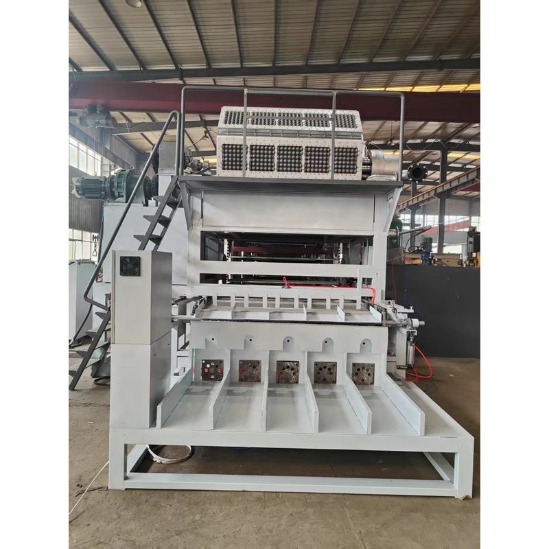 เครื่องผลิตเยื่อกระดาษอัตโนมัติเต็มรูปแบบเครื่องผลิตถาดไข่กระดาษ PLC ควบคุมความจุขนาดใหญ่ 5 * 8 แม่พิมพ์การขึ้นรูปแบบหมุน