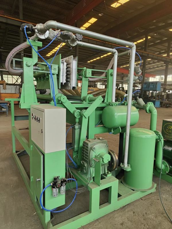 เครื่องทำถาดไข่กระดาษ 1x3 อุปกรณ์ผลิตเยื่อแม่พิมพ์กึ่งอัตโนมัติ ออกแบบมาสำหรับองค์กรขนาดเล็กใหม่และการเริ่มต้นที่มีความเสี่ยงต่ำ 1 * 3 แม่พิมพ์ 1,000 ชิ้น / ชม. เครื่องถาดไข่เอาท์พุต