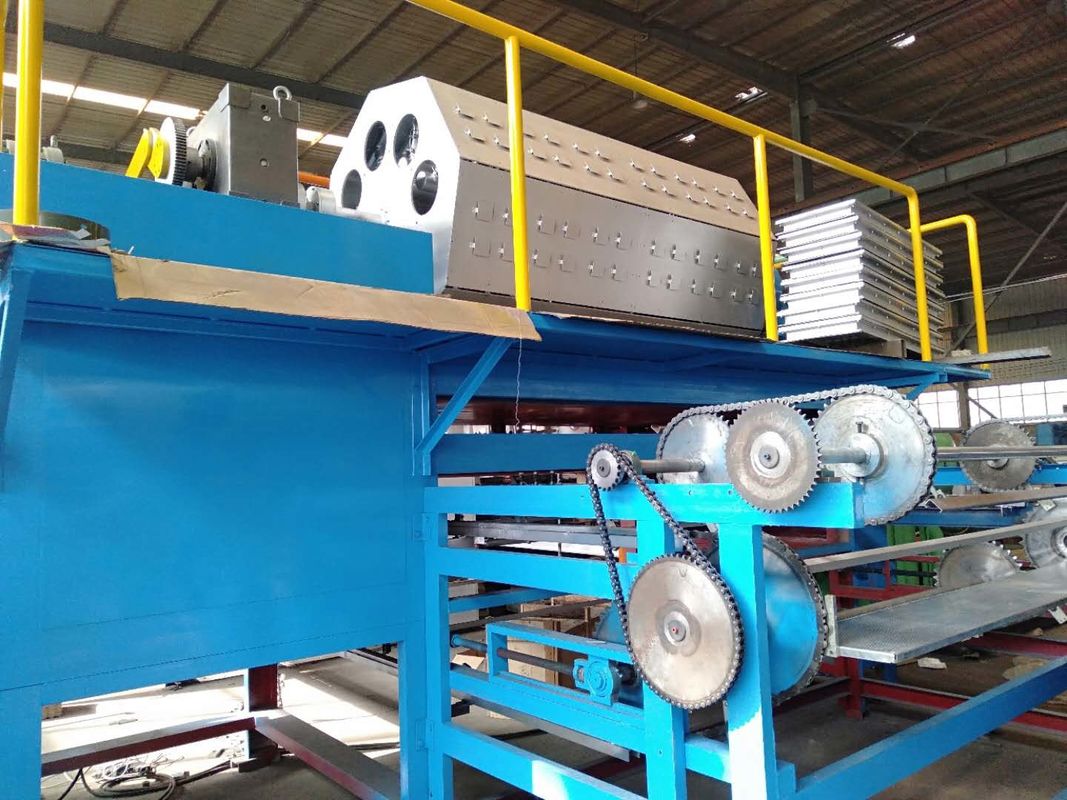 เครื่องผลิตเยื่อกระดาษอัตโนมัติเต็มรูปแบบเครื่องผลิตถาดไข่กระดาษ PLC ควบคุมความจุขนาดใหญ่ 5 * 8 แม่พิมพ์การขึ้นรูปแบบหมุน